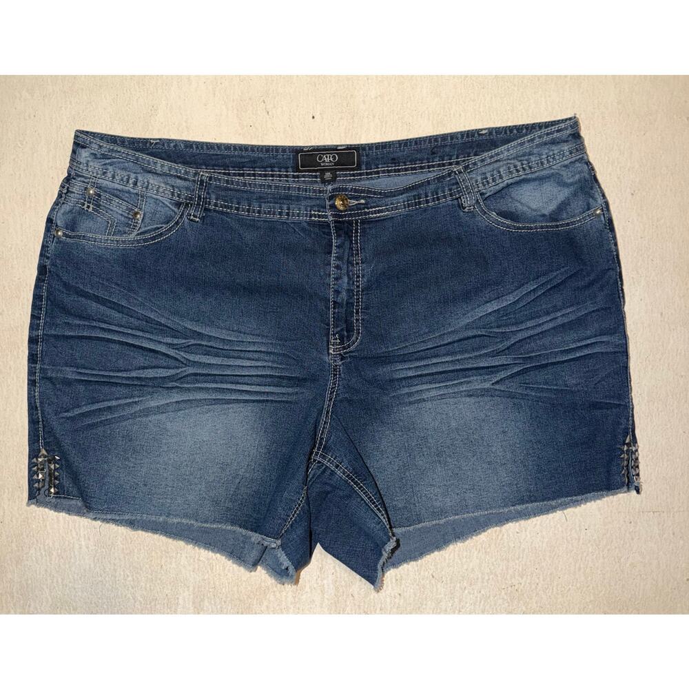 Cato women’s raw hem blue jeans short with studded on side split - Picture 10 of 16
